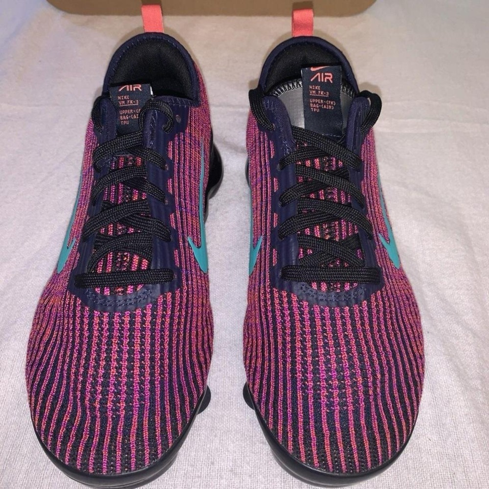 Nike Air Vapormax Athletic sneaker Youth Size 7 Black and Pink